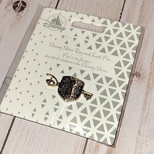 Disney Lock and Key Pin Brooch 2021 BNIB